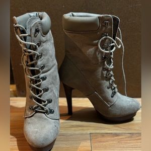 Heeled boots